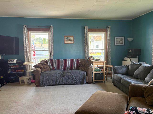 17 E 5TH Street, Milledgeville, IL 61051