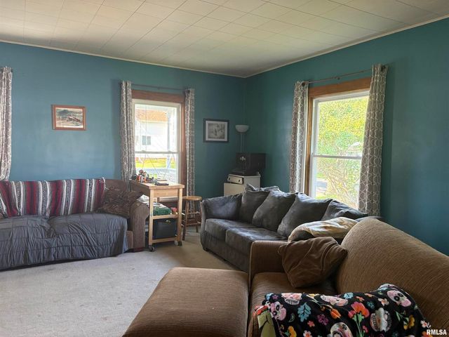 17 E 5TH Street, Milledgeville, IL 61051