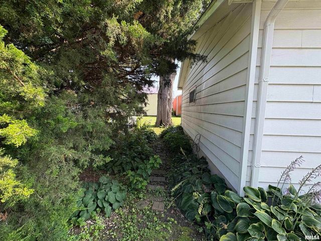 17 E 5TH Street, Milledgeville, IL 61051