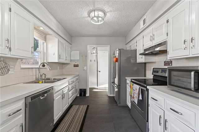 7921 Yecker Street, Kansas City, KS 66102