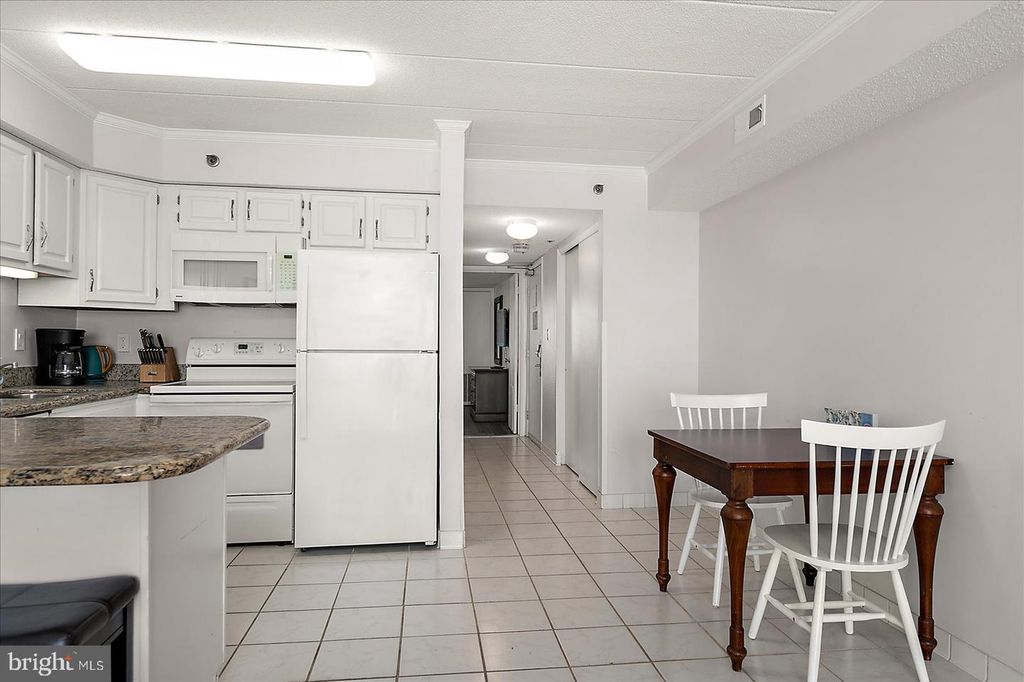 Image 18 of property listing at 10002 COASTAL HWY #307, Ocean City, MD 21842