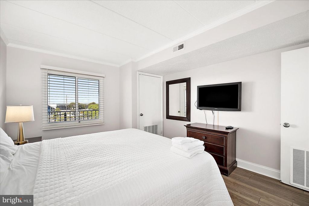 Image 21 of property listing at 10002 COASTAL HWY #307, Ocean City, MD 21842