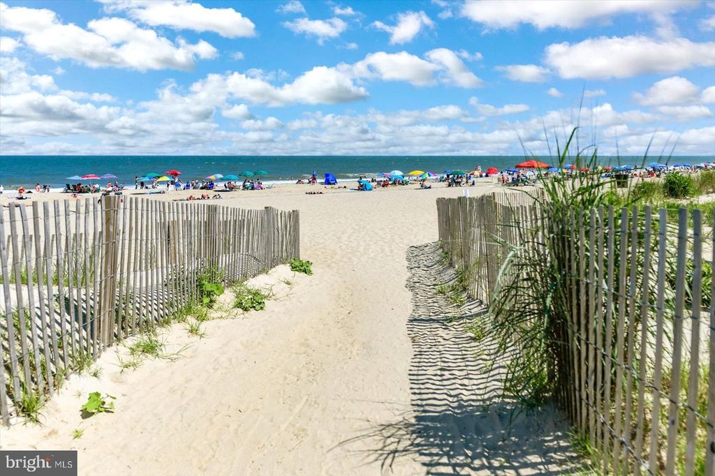 Image 37 of property listing at 10002 COASTAL HWY #307, Ocean City, MD 21842