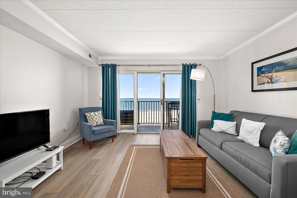 Image 7 of property listing at 10002 COASTAL HWY #307, Ocean City, MD 21842