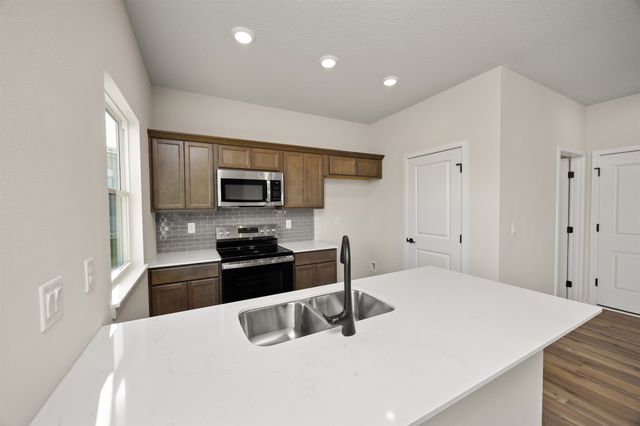 16619 Walnut Meadows Drive, Urbandale, IA 50323