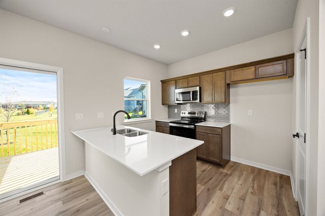 16619 Walnut Meadows Drive, Urbandale, IA 50323