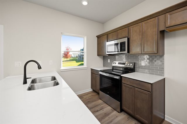 16619 Walnut Meadows Drive, Urbandale, IA 50323