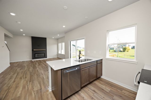 16619 Walnut Meadows Drive, Urbandale, IA 50323