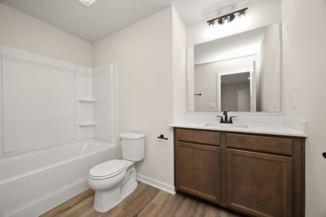 16619 Walnut Meadows Drive, Urbandale, IA 50323