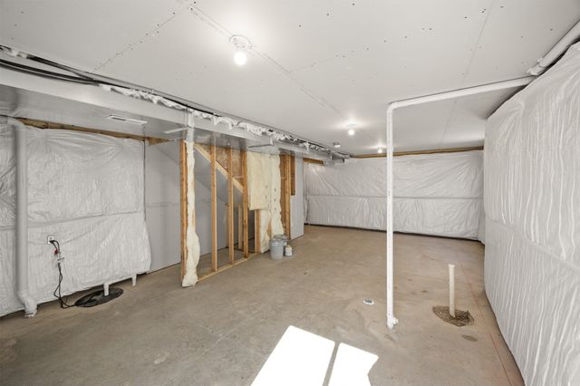 16619 Walnut Meadows Drive, Urbandale, IA 50323