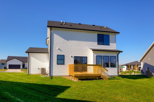 16619 Walnut Meadows Drive, Urbandale, IA 50323