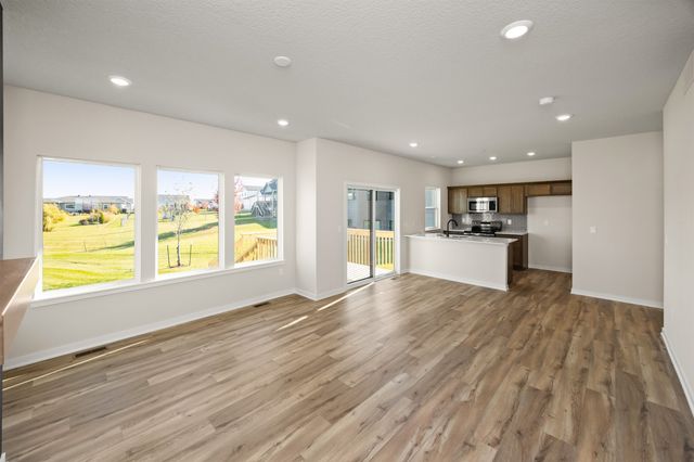 16619 Walnut Meadows Drive, Urbandale, IA 50323