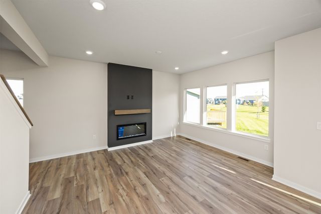 16619 Walnut Meadows Drive, Urbandale, IA 50323