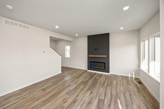 16619 Walnut Meadows Drive, Urbandale, IA 50323