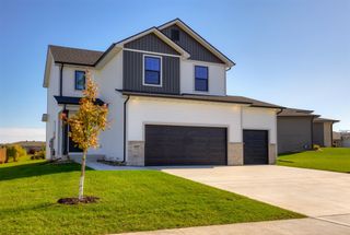 16619 Walnut Meadows Drive, Urbandale, IA 50323