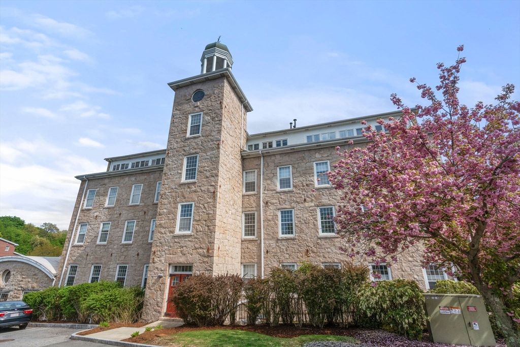 7 S Stone Mill Drive 403, Dedham, MA 02026