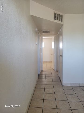 5240 Pebble Beach Boulevard D, Las Vegas, NV 89108