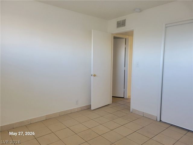 5240 Pebble Beach Boulevard D, Las Vegas, NV 89108