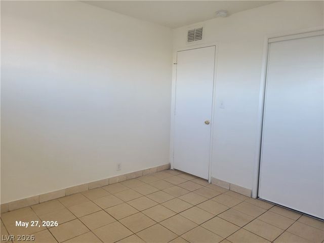 5240 Pebble Beach Boulevard D, Las Vegas, NV 89108