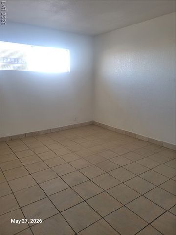 5240 Pebble Beach Boulevard D, Las Vegas, NV 89108