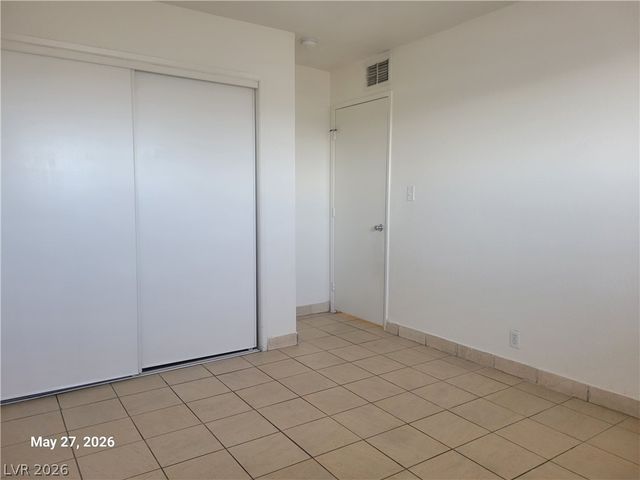 5240 Pebble Beach Boulevard D, Las Vegas, NV 89108