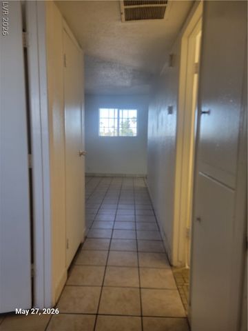 5240 Pebble Beach Boulevard D, Las Vegas, NV 89108