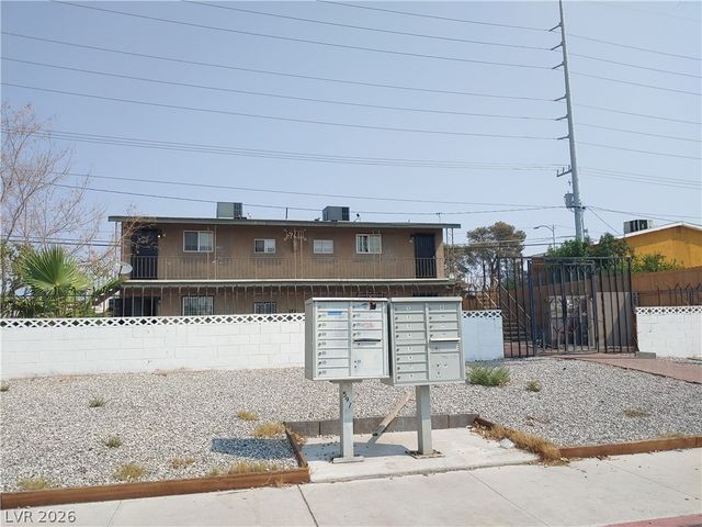 5240 Pebble Beach Boulevard D, Las Vegas, NV 89108