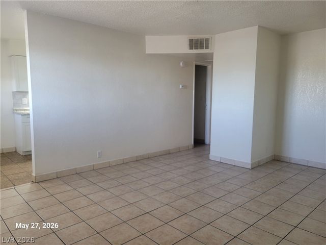 5240 Pebble Beach Boulevard D, Las Vegas, NV 89108