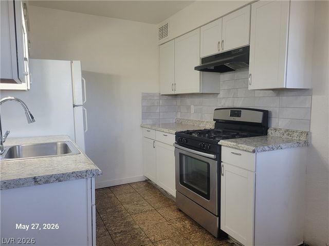 5240 Pebble Beach Boulevard D, Las Vegas, NV 89108