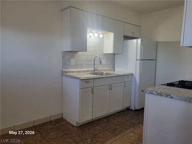 5240 Pebble Beach Boulevard D, Las Vegas, NV 89108