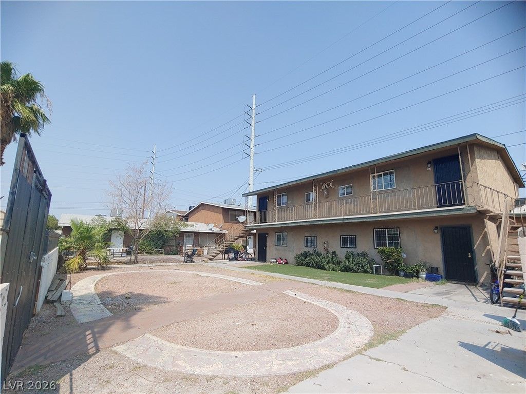 5240 Pebble Beach Boulevard D, Las Vegas, NV 89108