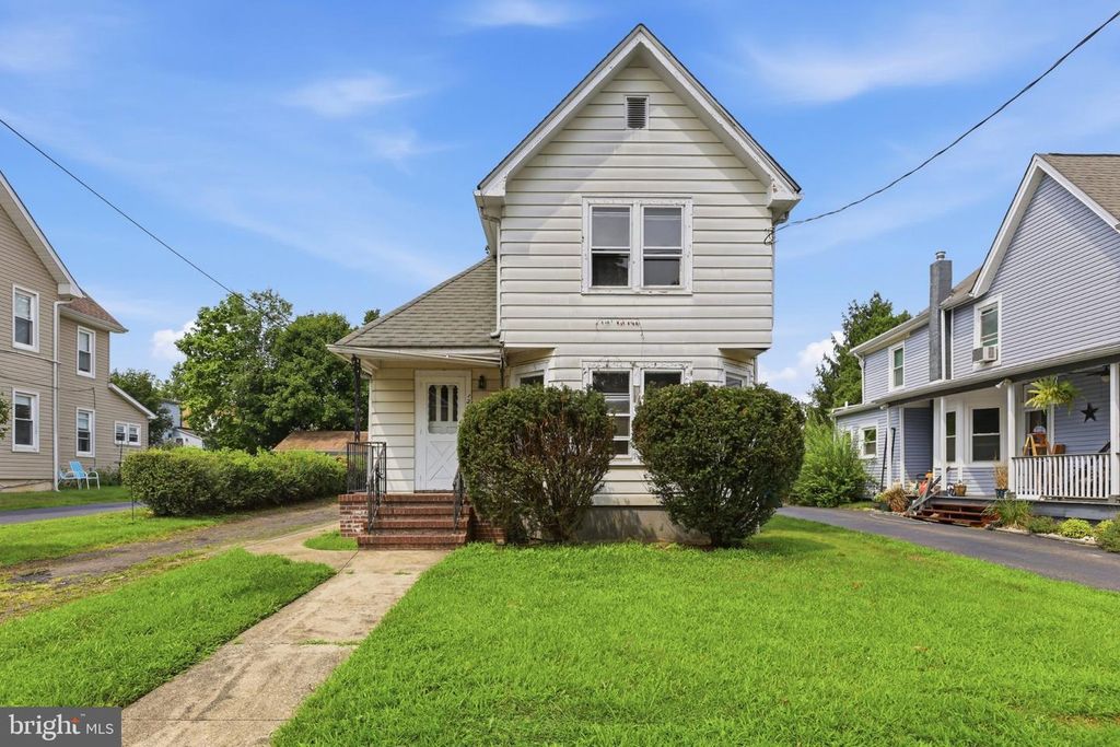 128 CENTER ST, HIGHTSTOWN, NJ 08520 — exterior