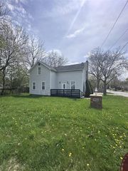 1002 E Oliver Street, Owosso, MI 48867