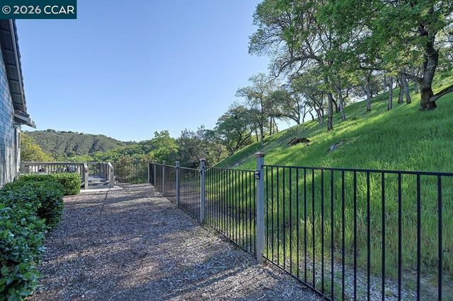 6415 Horsemans Canyon Dr, Walnut Creek, CA 94595