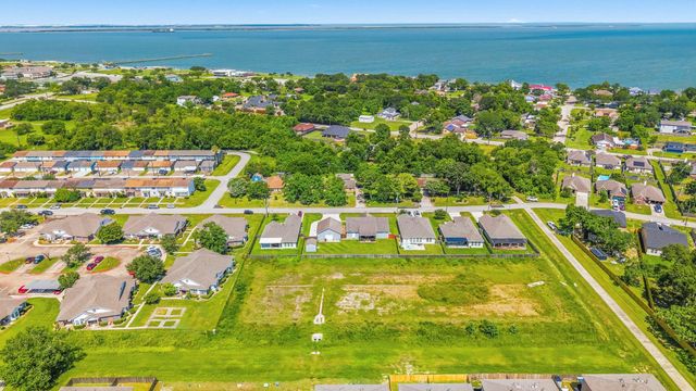 1320 Oregon Street, La Porte, TX 77571