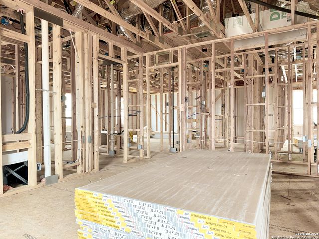 129 Yale St, Seguin, TX 78155