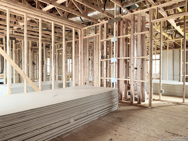 129 Yale St, Seguin, TX 78155