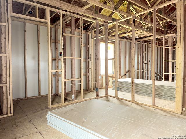 129 Yale St, Seguin, TX 78155