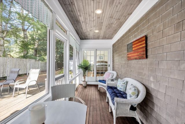 103 Sandcastle Dr, Falmouth, MA 02536