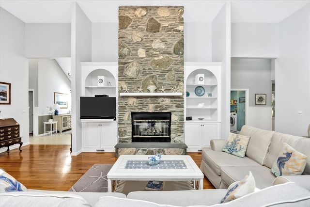 103 Sandcastle Dr, Falmouth, MA 02536