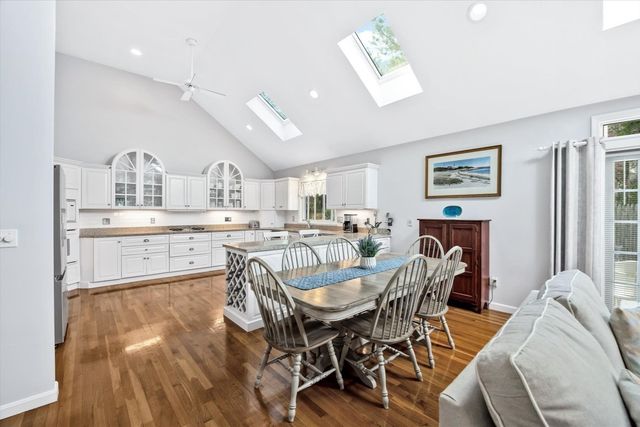 103 Sandcastle Dr, Falmouth, MA 02536
