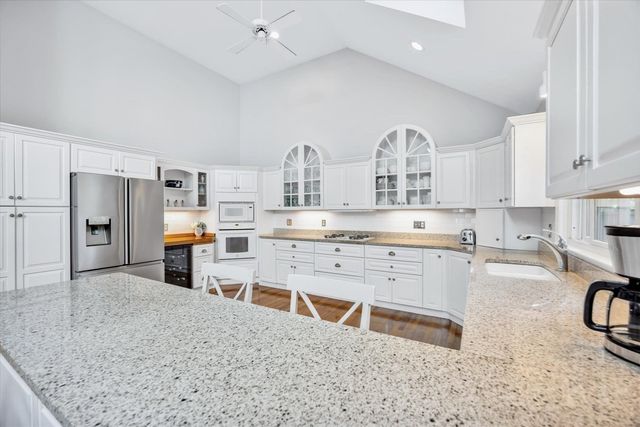 103 Sandcastle Dr, Falmouth, MA 02536