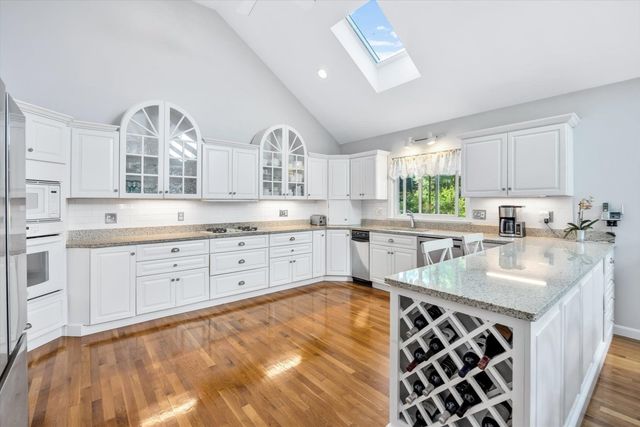 103 Sandcastle Dr, Falmouth, MA 02536