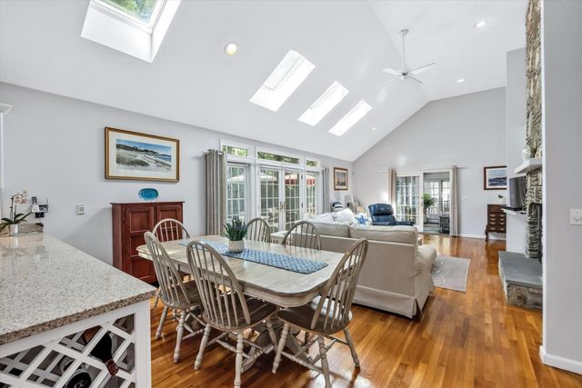 103 Sandcastle Dr, Falmouth, MA 02536