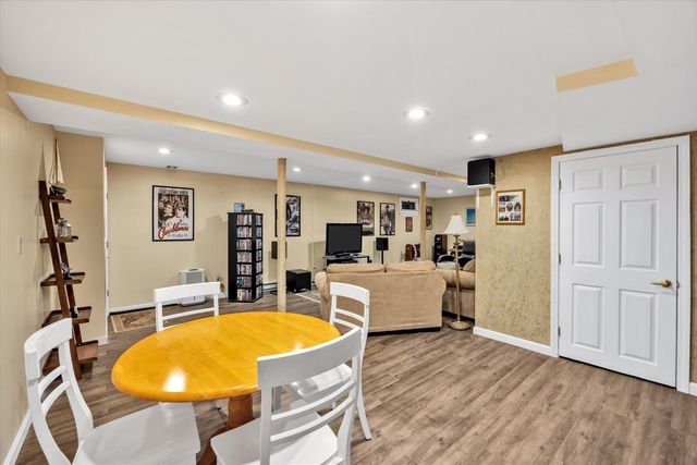 103 Sandcastle Dr, Falmouth, MA 02536