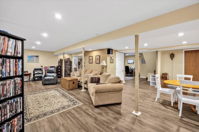 103 Sandcastle Dr, Falmouth, MA 02536