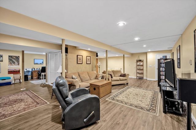 103 Sandcastle Dr, Falmouth, MA 02536