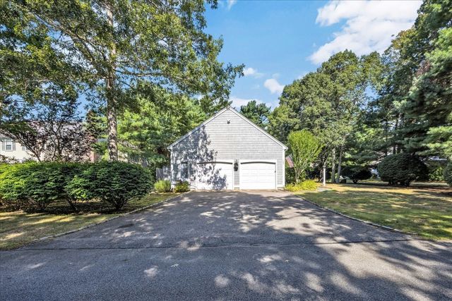 103 Sandcastle Dr, Falmouth, MA 02536