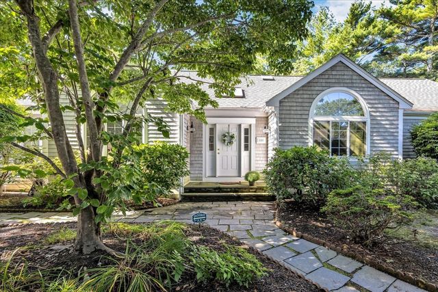 103 Sandcastle Dr, Falmouth, MA 02536