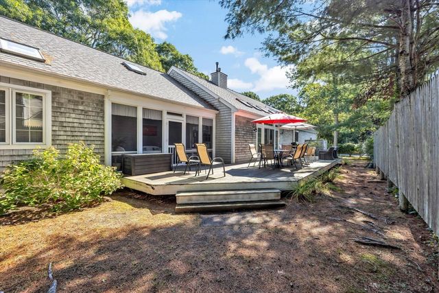 103 Sandcastle Dr, Falmouth, MA 02536
